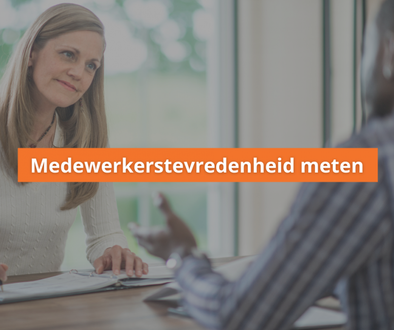 Werkgever in gesprek met werknemer